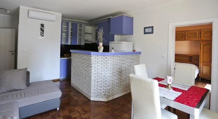 Apartments Mirjana زادار